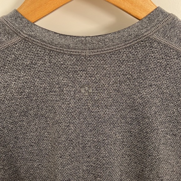 Lululemon Short Sleeve Shirt (Grey) - Picture 3 of 3